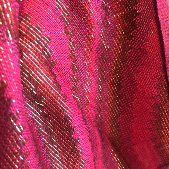 Shimmering scarf/wrap - Picture 3 of 3